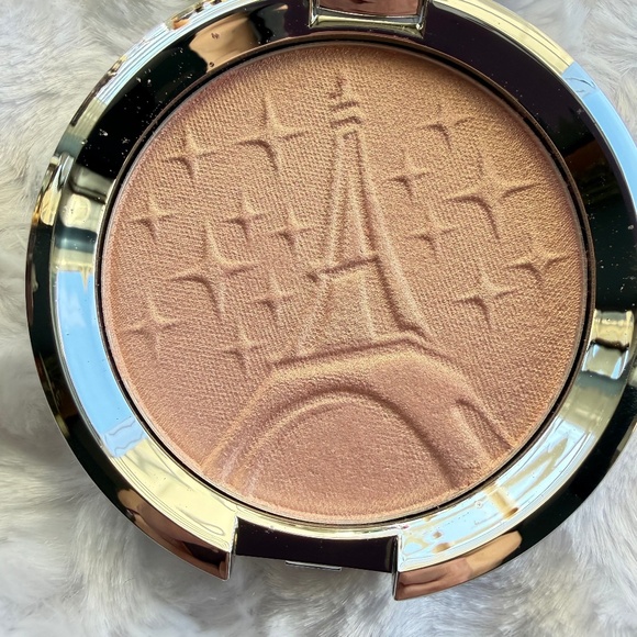 BECCA Other - Becca  Shimmering Skin Perfector in Parisian Lights